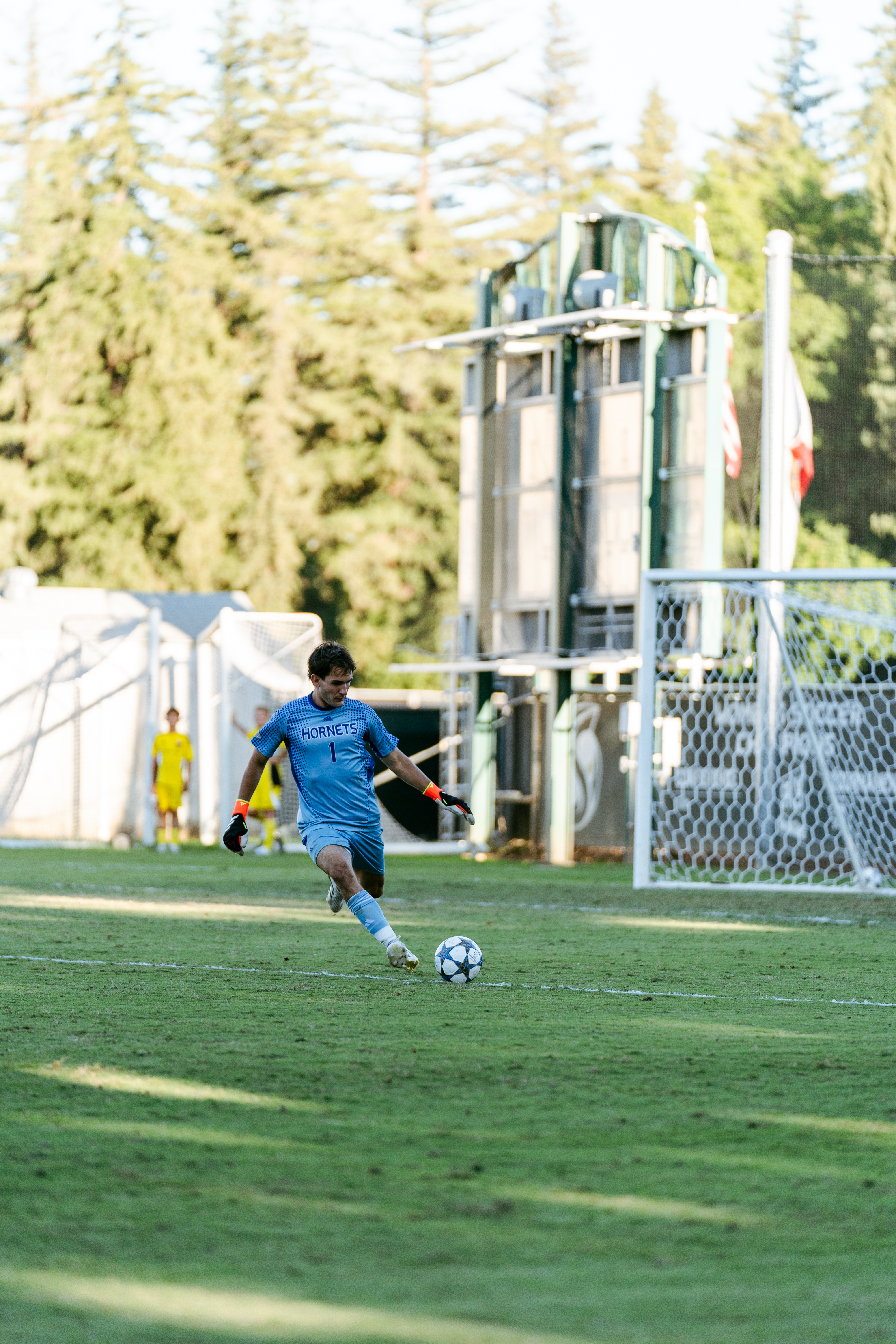 Lucas Bost distributing for Sacramento State